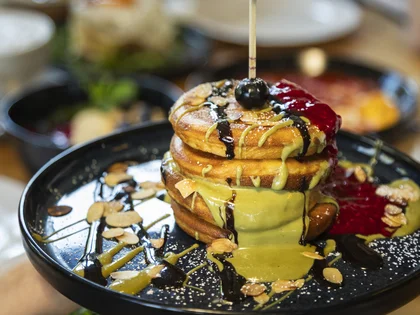 Der Pistacchio Pancake auf einem Teller serviert
