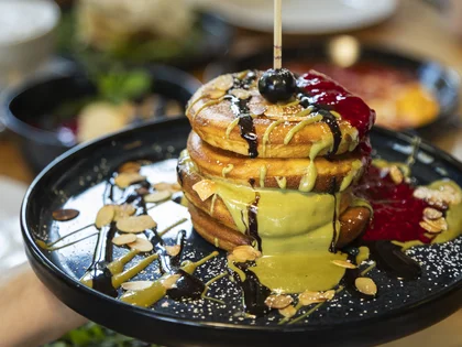 Der Pistacchio Pancake auf einem Teller serviert
