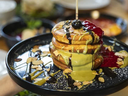 Der Pistacchio Pancake auf einem Teller serviert