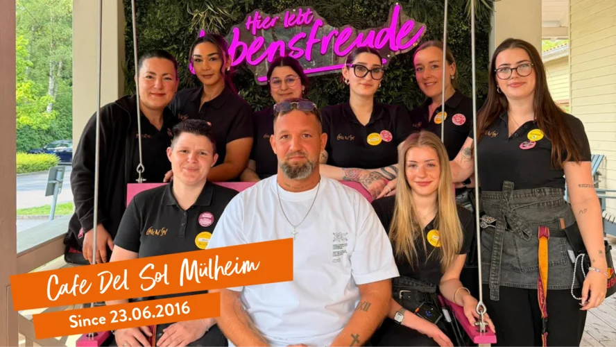 Ein Teambild von den Mitarbeitern im Cafe Del Sol Mühlheim.