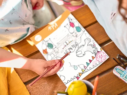 Kinder malen die Malvorlage für 25 Jahre Cafe Del Sol aus