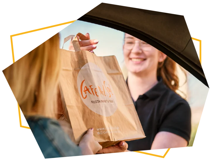 Abholung Take Away Bestellung bei Cafe Del Sol - im Auto sitzend.