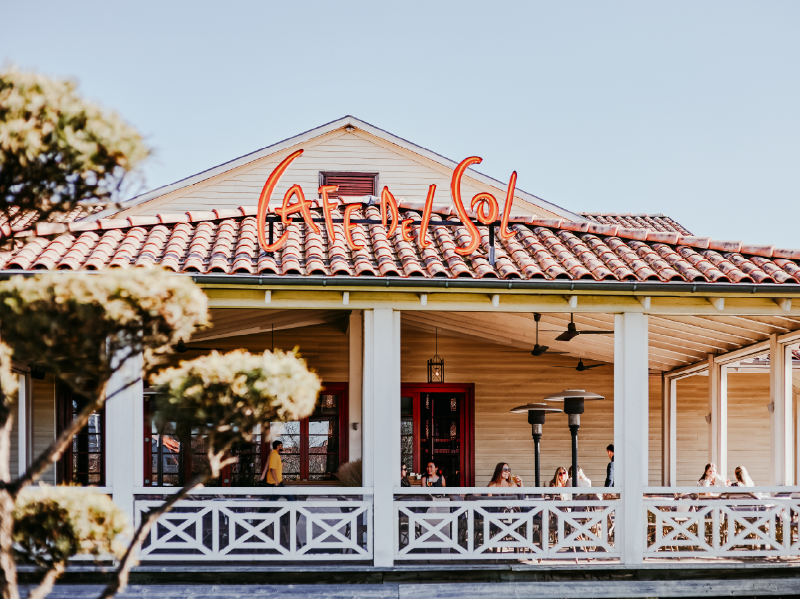 Frontansicht auf die Terrasse der Cafe Del Sol Villa.